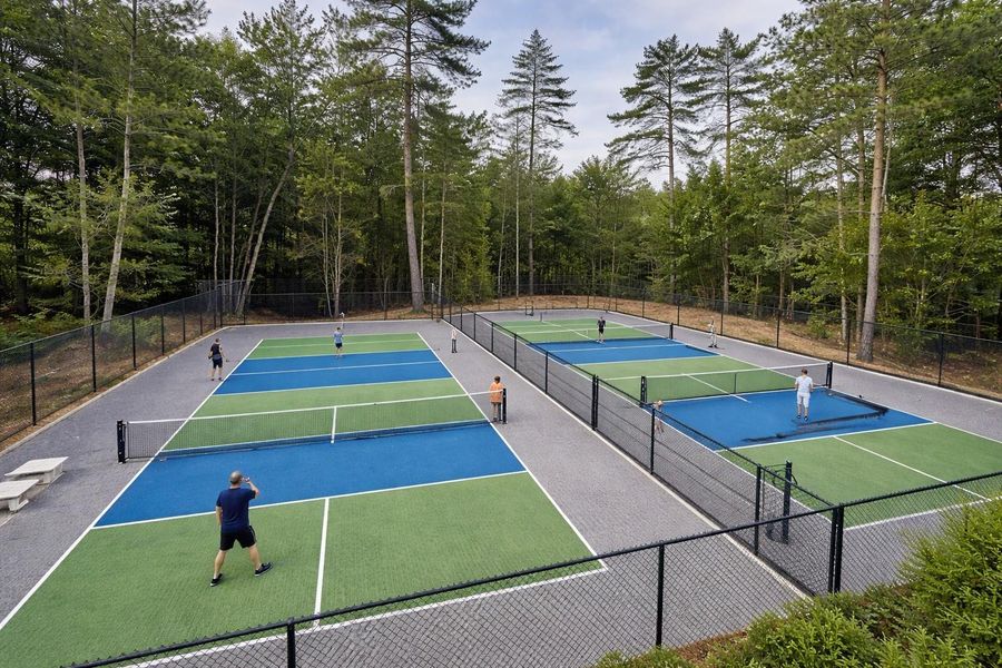 Community amenities in Evergreen, Conroe (Image 29).