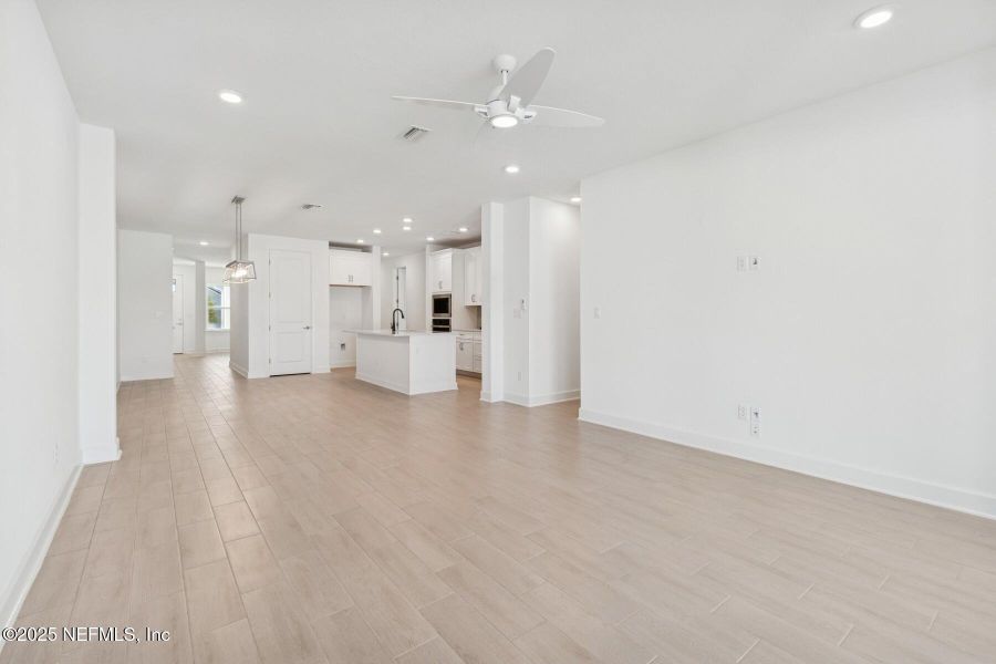 Spacious, unfurnished interior of a new home in Evergreen Island at Silverleaf - Classic, St. Augustine (Image 17).