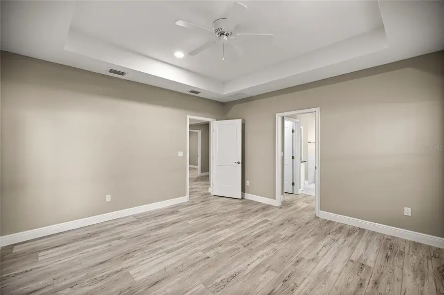 Spacious, unfurnished interior of a new home in , Ocala (Image 15).