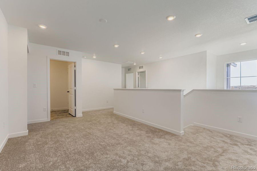 Spacious, unfurnished interior of a new home in Parterre, Thornton (Image 11).