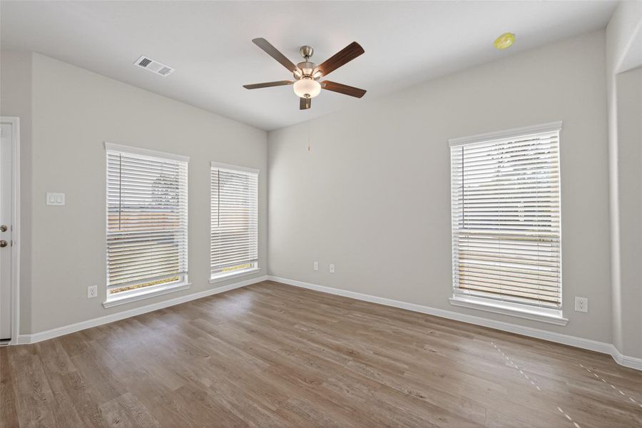 Spacious, unfurnished interior of a new home in Woodland Lakes, Houston (Image 41).