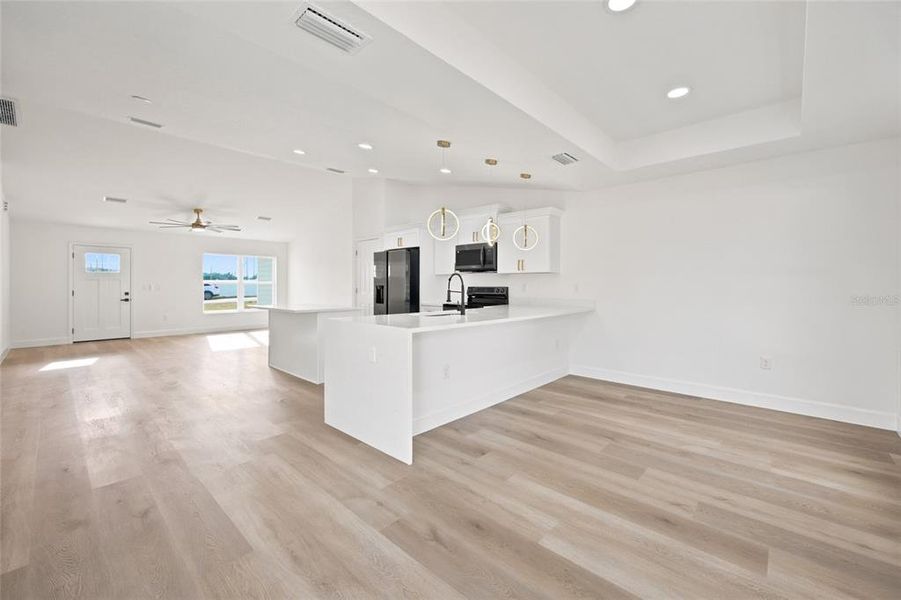 Spacious, unfurnished interior of a new home in , Ocala (Image 24).