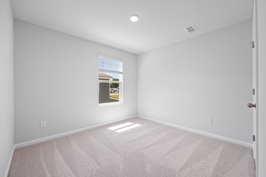 Spacious, unfurnished interior of a new home in Bradford Pointe, Summerville (Image 15).
