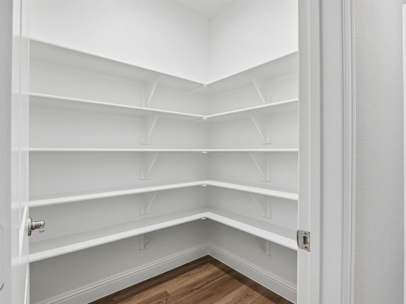 Spacious, unfurnished interior of a new home in Oak Ridge Park, Corinth (Image 15).