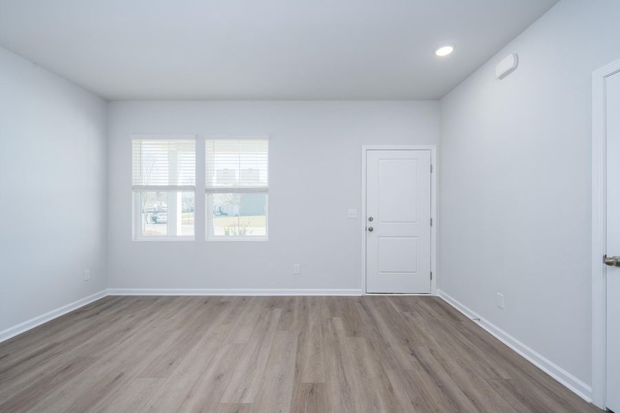 Spacious, unfurnished interior of a new home in Bradford Pointe, Summerville (Image 19).
