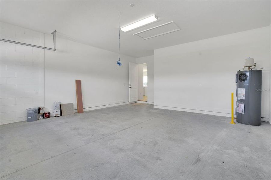 Spacious, unfurnished interior of a new home in Reserve at Hammock Oaks, Lady Lake (Image 29).