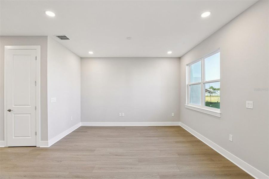 Spacious, unfurnished interior of a new home in Lagoon Residences at Epperson, Wesley Chapel (Image 19).