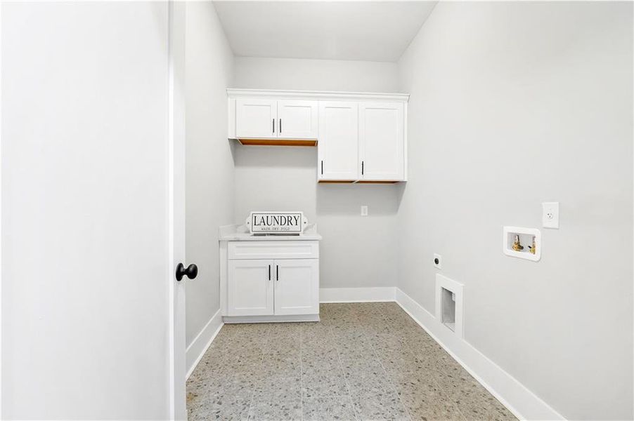 Spacious, unfurnished interior of a new home in , Brookhaven (Image 42).