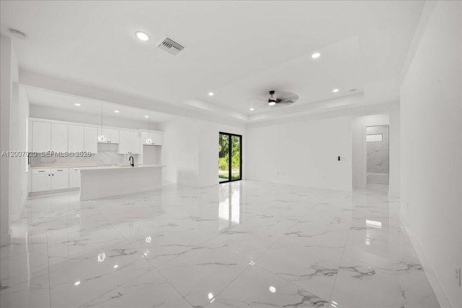 Spacious, unfurnished interior of a new home in , Lehigh Acres (Image 33).