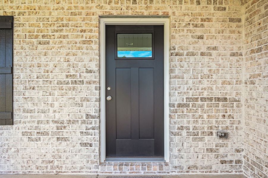 Exterior details and patio area of a home in , Crestview (Image 17).