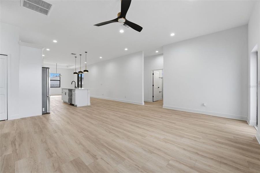 Spacious, unfurnished interior of a new home in , Port Charlotte (Image 20).