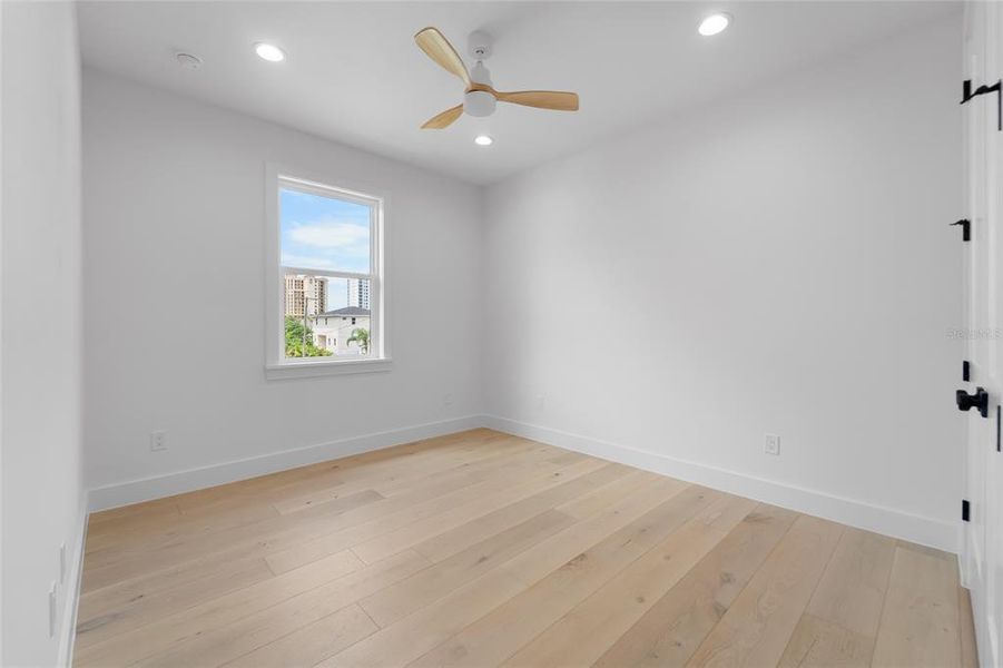 Spacious, unfurnished interior of a new home in , Tampa (Image 46).