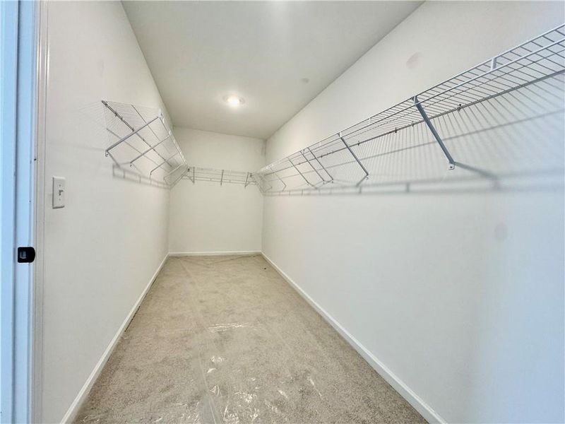 Spacious, unfurnished interior of a new home in Eastlyn Crossing, Flowery Branch (Image 5).