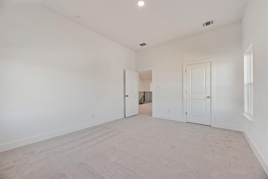 Spacious, unfurnished interior of a new home in Tavolo Park, Fort Worth (Image 27). Spacious, unfurnished interior of a new home in Tavolo Park, Fort Worth (Image 27).