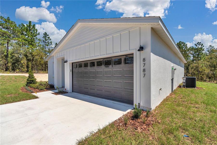 Exterior details and patio area of a home in , Dunnellon (Image 34).