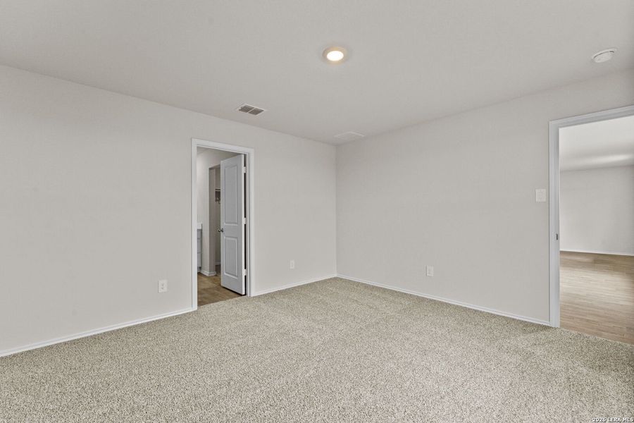 Spacious, unfurnished interior of a new home in Swenson Heights, Seguin (Image 26).