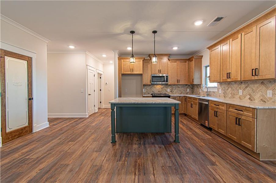 Furnished interior view inside a new home in , Jasper (Image 17).