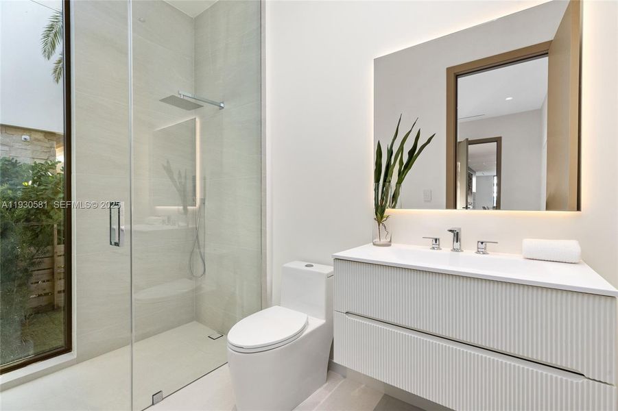 Furnished interior view inside a new home in , Fort Lauderdale (Image 38).