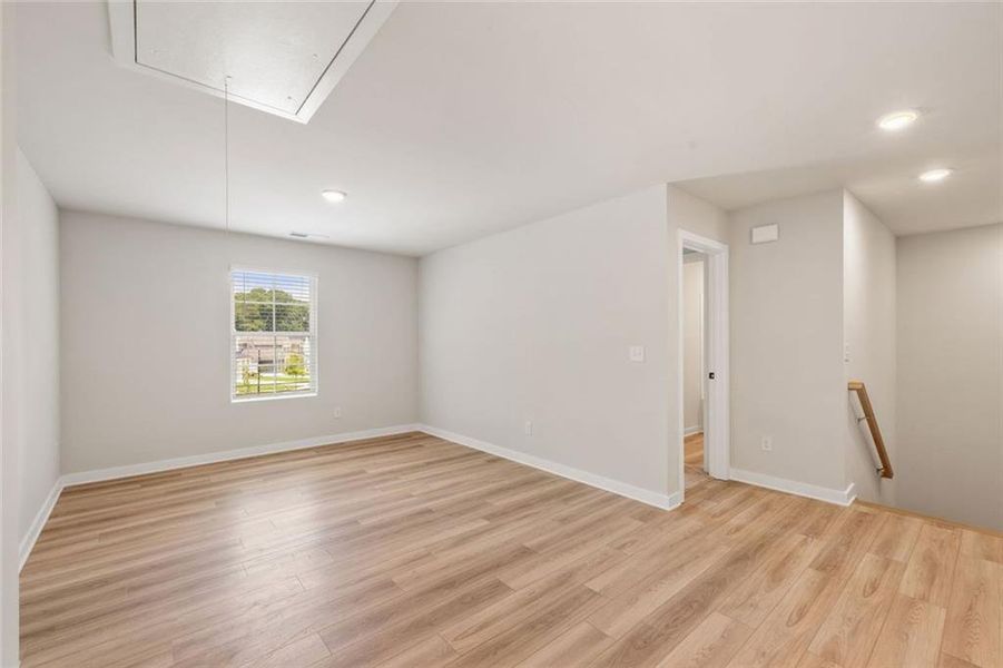 Spacious, unfurnished interior of a new home in Oak Grove Glen, Snellville (Image 25). Spacious, unfurnished interior of a new home in Oak Grove Glen, Snellville (Image 25).