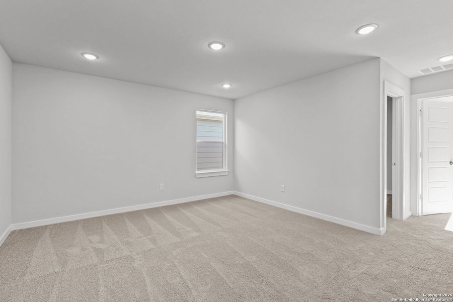 Spacious, unfurnished interior of a new home in Senna, Leon Valley (Image 17).