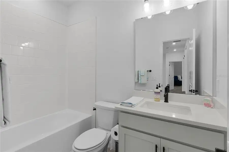 Furnished interior view inside a new home in , Clermont (Image 12).
