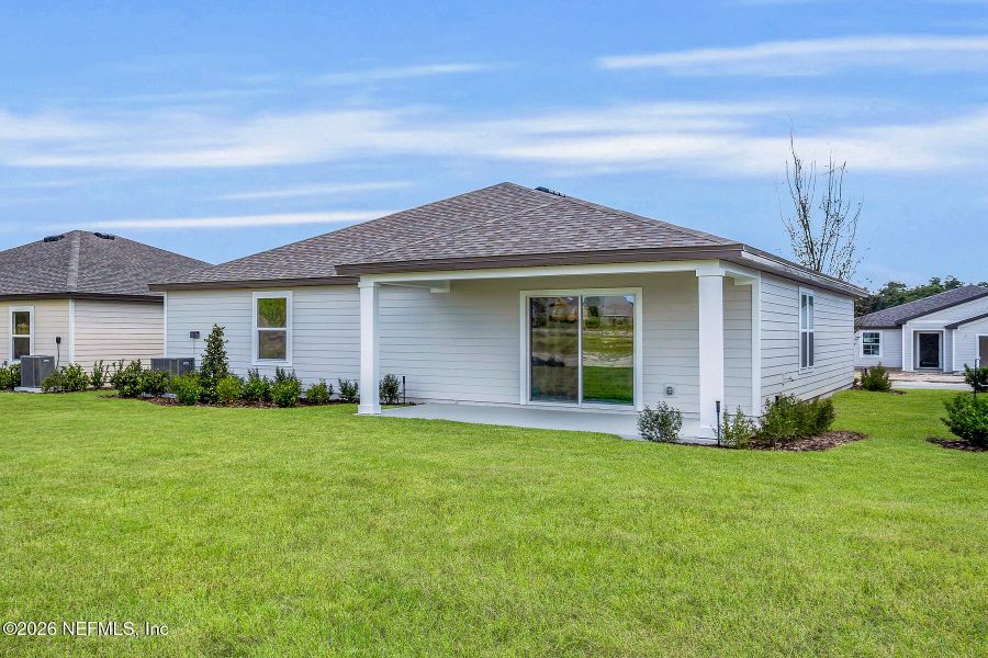 Exterior details and patio area of a home in Rolling Hills, Green Cove Springs (Image 3).