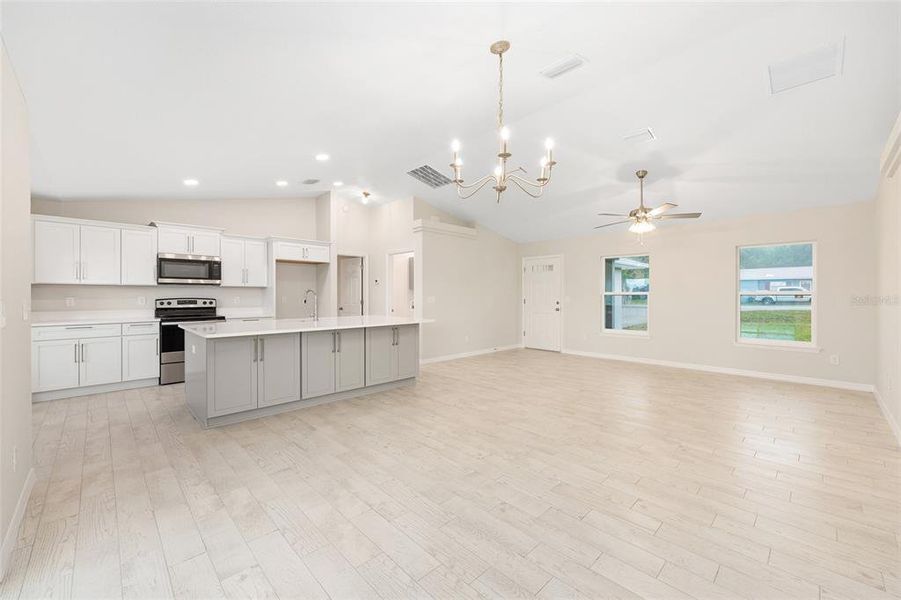 Spacious, unfurnished interior of a new home in , Belleview (Image 27).