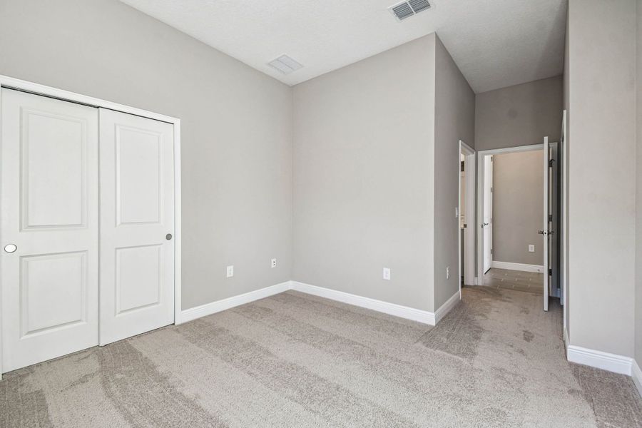 Spacious, unfurnished interior of a new home in Pinecone Reserve, Brooksville (Image 58).