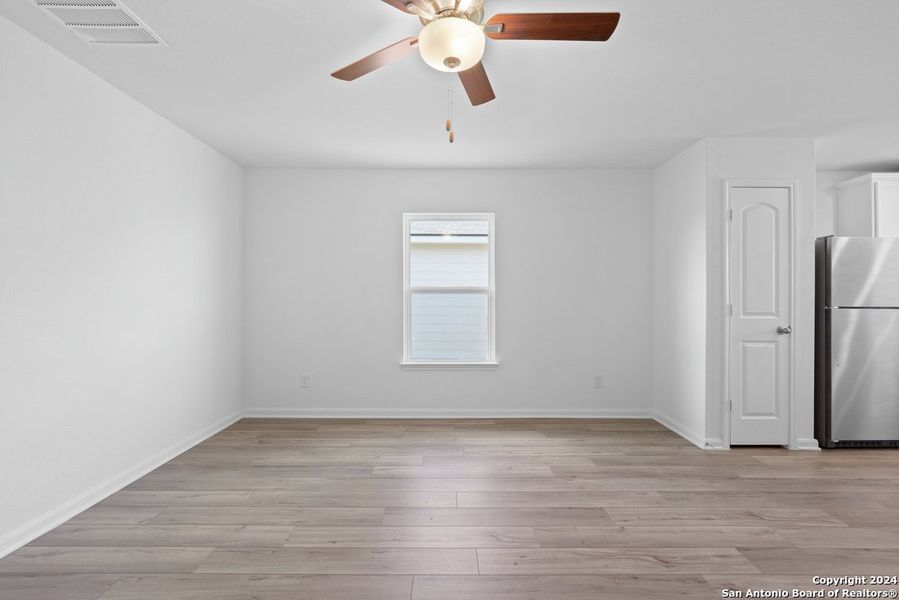 Spacious, unfurnished interior of a new home in Luckey Ranch, San Antonio (Image 12).