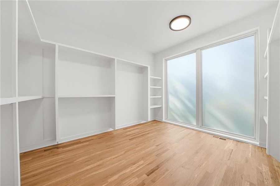 Spacious, unfurnished interior of a new home in , Atlanta (Image 33).