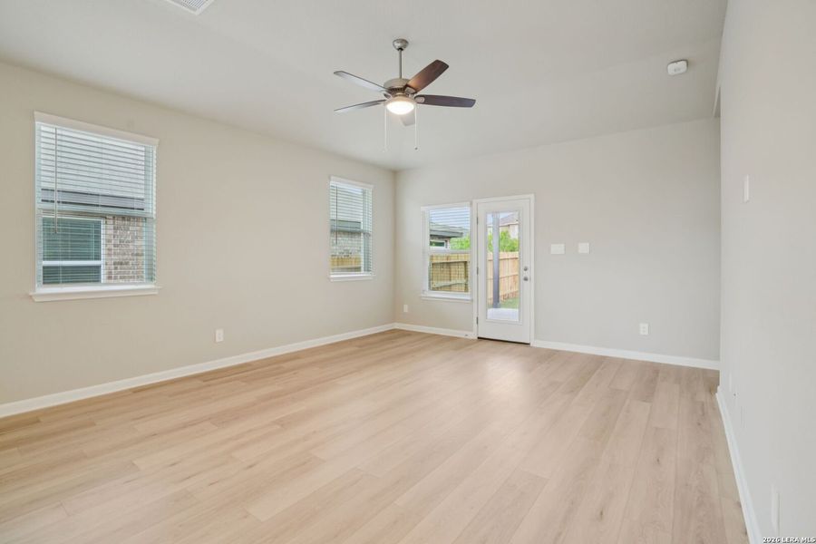 Spacious, unfurnished interior of a new home in Sagebrooke - Premier Series, San Antonio (Image 27).