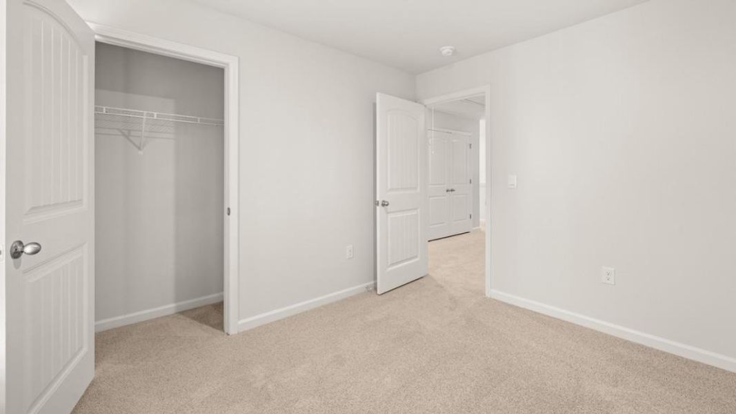 Spacious, unfurnished interior of a new home in Mountain Park, Dahlonega (Image 12).