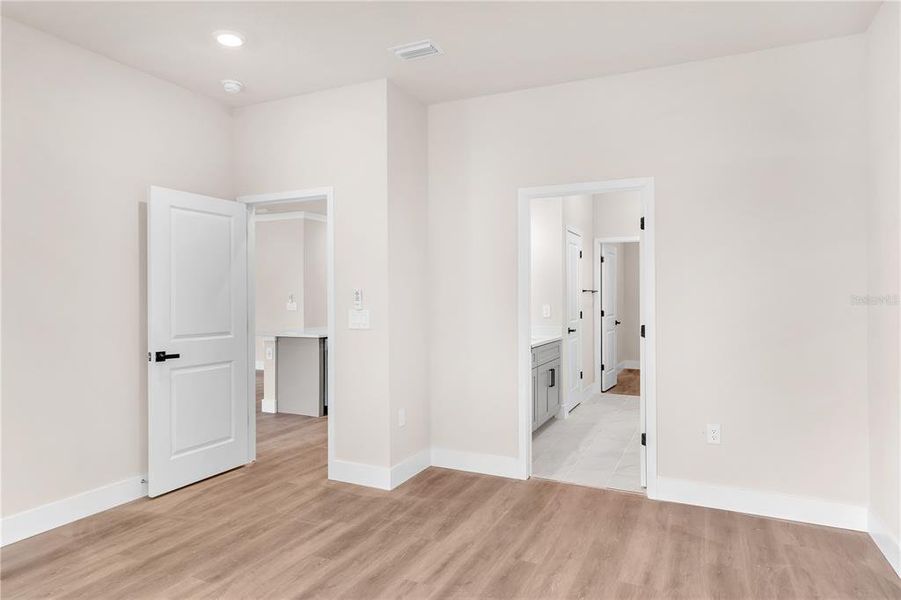Spacious, unfurnished interior of a new home in , Plant City (Image 32). Spacious, unfurnished interior of a new home in , Plant City (Image 32).