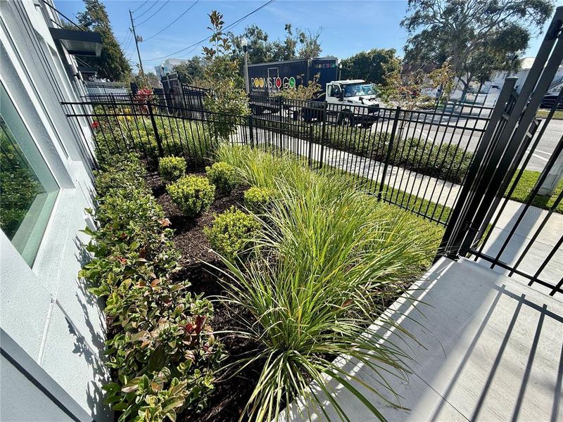 Exterior details and patio area of a home in , St. Petersburg (Image 22).