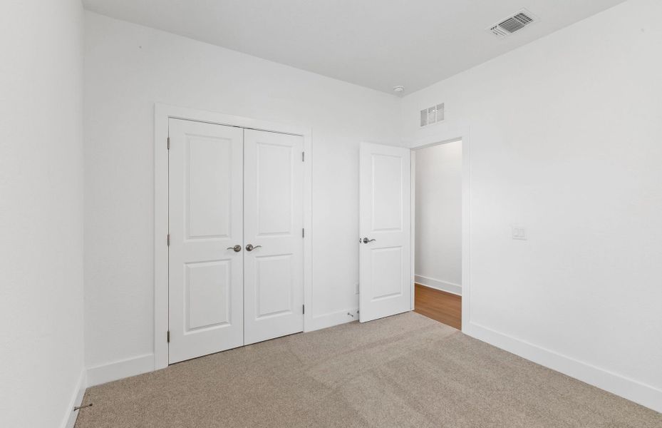 Spacious, unfurnished interior of a new home in Crosswinds, Kyle (Image 11).