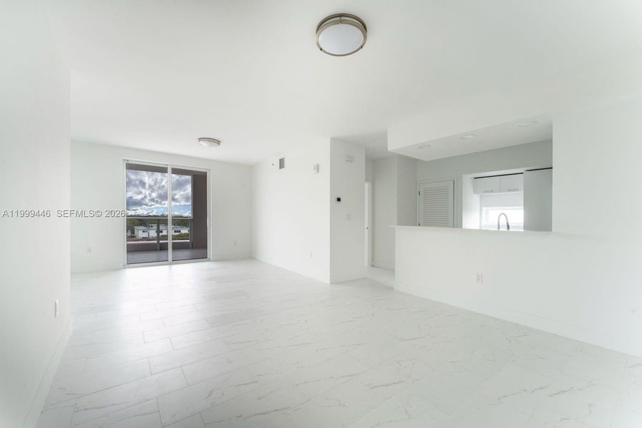 Spacious, unfurnished interior of a new home in , Hollywood (Image 8).