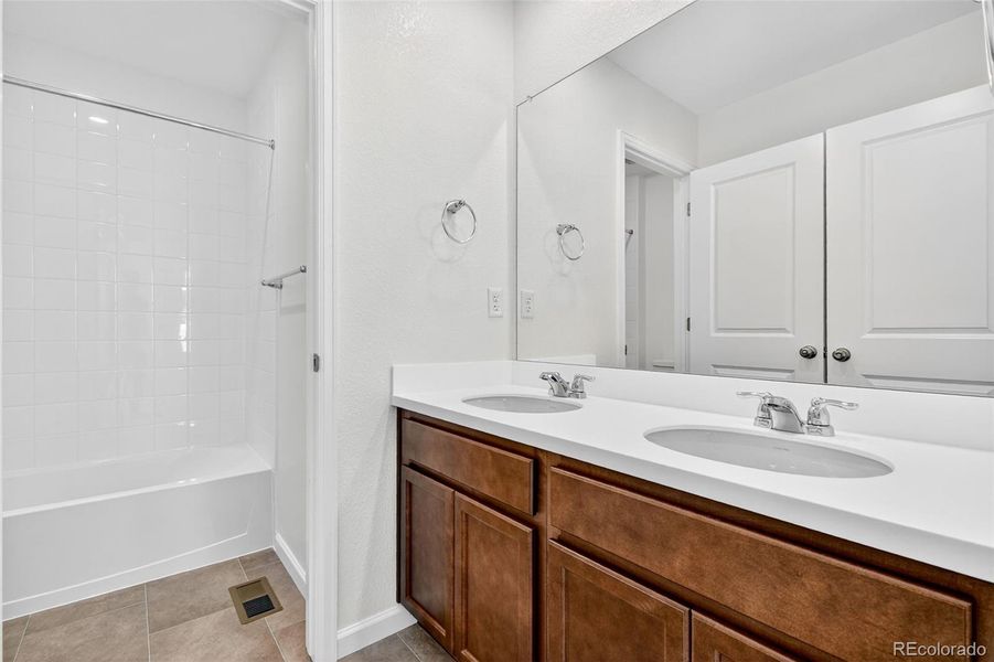 2110 Wagon Wheel Aly ~ Ready Now