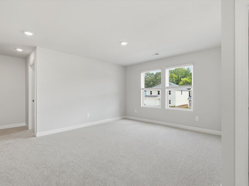 Spacious, unfurnished interior of a new home in Southwell Commons, Anderson (Image 12).