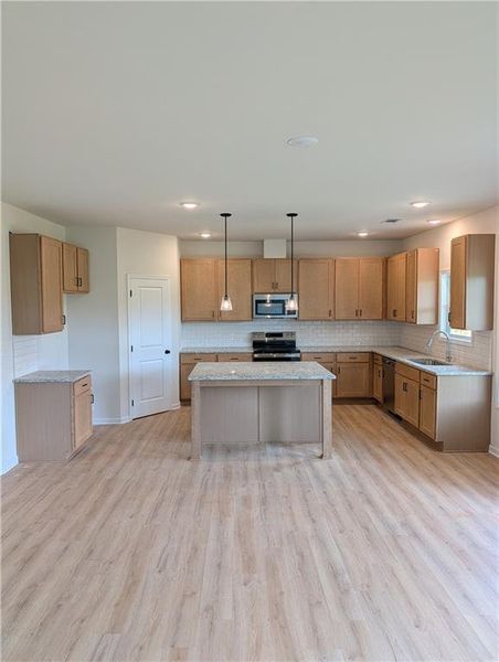 Furnished interior view inside a new home in Beckett Ranch, Auburn (Image 31).