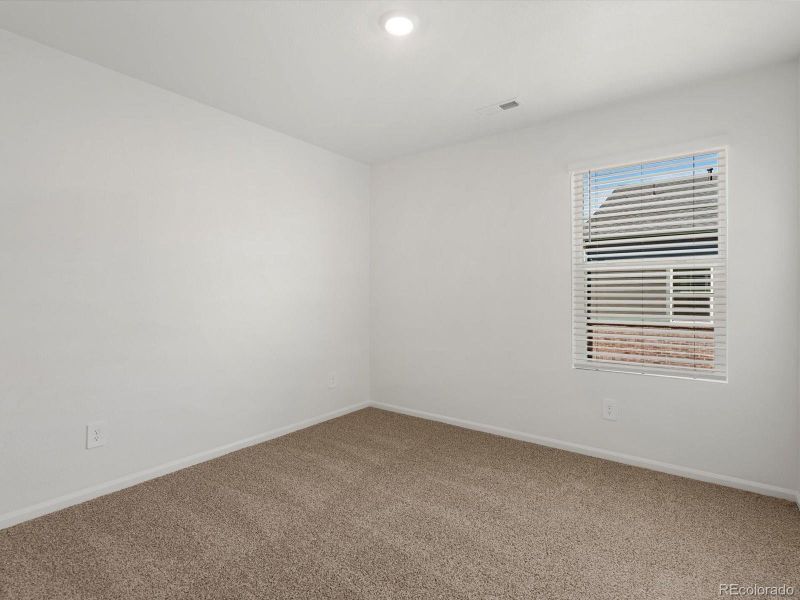 Spacious, unfurnished interior of a new home in Skyview at High Point, Aurora (Image 26).