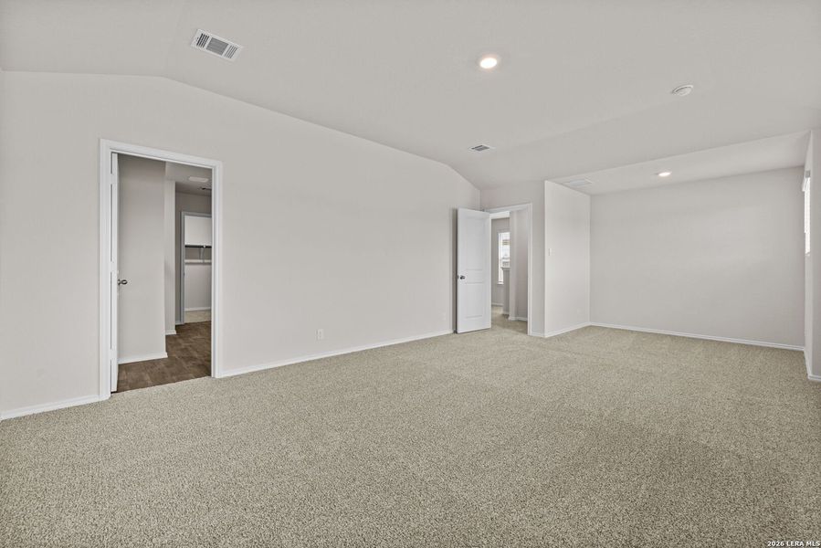 Spacious, unfurnished interior of a new home in Redbird Ranch, San Antonio (Image 23).