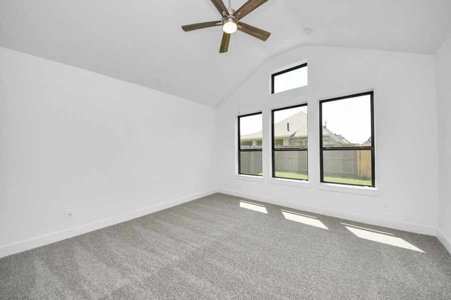 Spacious, unfurnished interior of a new home in Amira: Heritage Collection, Tomball (Image 18).