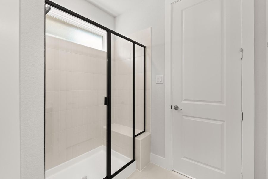 Spacious, unfurnished interior of a new home in Garden Collection at Union Park, Little Elm (Image 17).