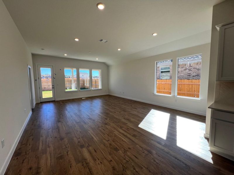 Spacious, unfurnished interior of a new home in Rosenbusch Ranch, Leander (Image 6). Spacious, unfurnished interior of a new home in Rosenbusch Ranch, Leander (Image 6).