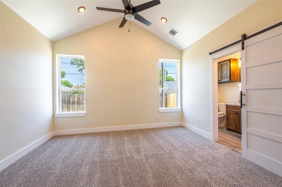 Spacious, unfurnished interior of a new home in , Texas City (Image 12).