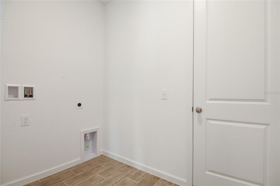 Spacious, unfurnished interior of a new home in , Winter Haven (Image 16).