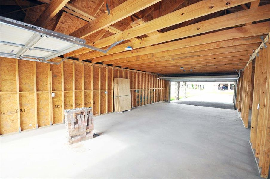 Cervelle Homes offers extensive garage options.