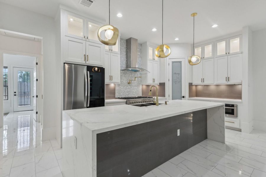 Image 8 of a home in . Image 8 of a home in .