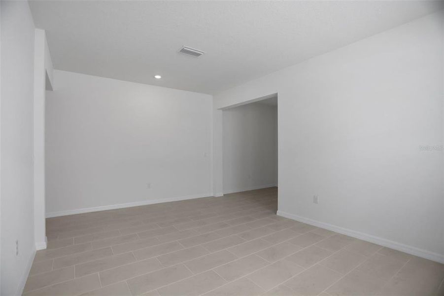 Spacious, unfurnished interior of a new home in Angeline, Land O' Lakes (Image 19).