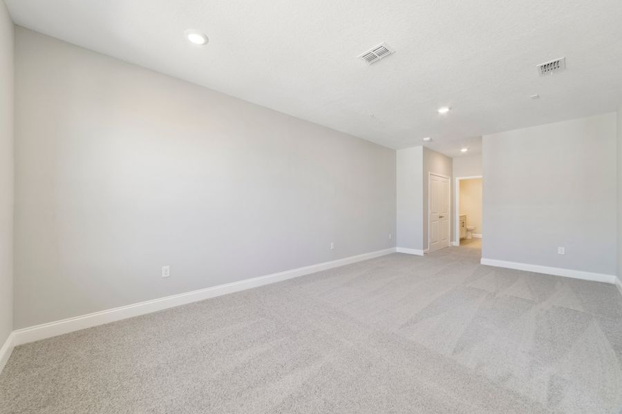 Spacious, unfurnished interior of a new home in Gatherings® of Lake Nona, Orlando (Image 25).
